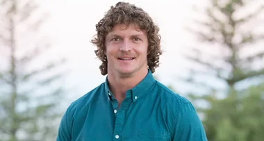Nick Cummins leaves the country ahead of ‘Bachelor’ finale