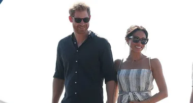 Pregnant Meghan cradles bump on Fraser Island