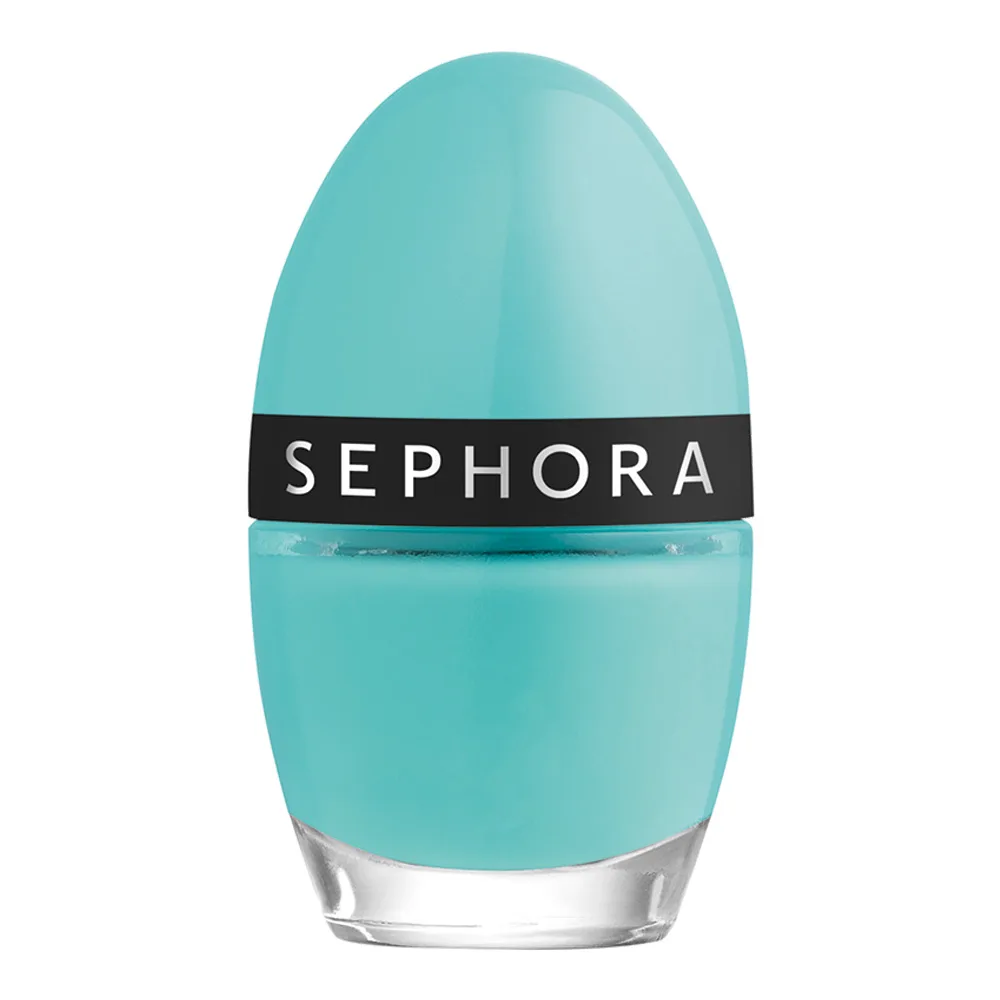Blue nailpolish