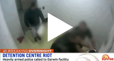 Violent riot breaks out in Darwin detention centre