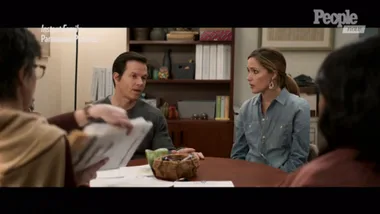 Mark Wahlberg & Rose Byrne Hope New Film ‘Instant Family’ Inspires People To Learn About Adoption