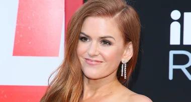 Iconic red head Isla Fisher is now a blonde