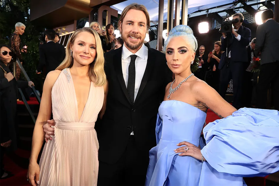 Lady Gaga blue hair at the 2019 Golden Globes | WHO