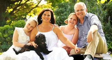 Scott Morrison has a major Photoshop fail on official family portrait