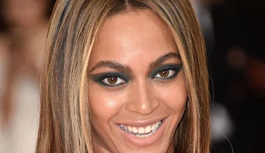 Beyoncé shares new photos of 18-month-old twins Rumi and Sir from the family’s holiday