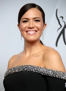 Mandy Moore’s red carpet ponytail had a secret detail