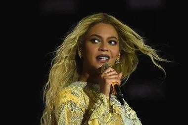 Did Beyoncé just match her mani to her makeup?