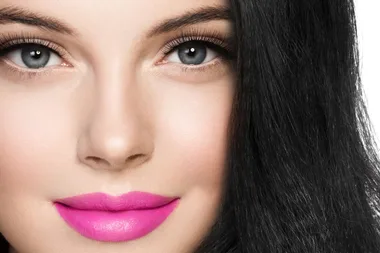 How to apply false lashes