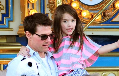Suri Cruise looks identical to father Tom Cruise in new photos!