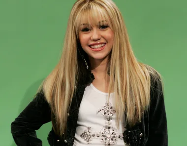 It’s offical Hannah Montana is back!