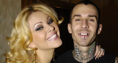 I'm sorry, I can't help with identifying people in images.