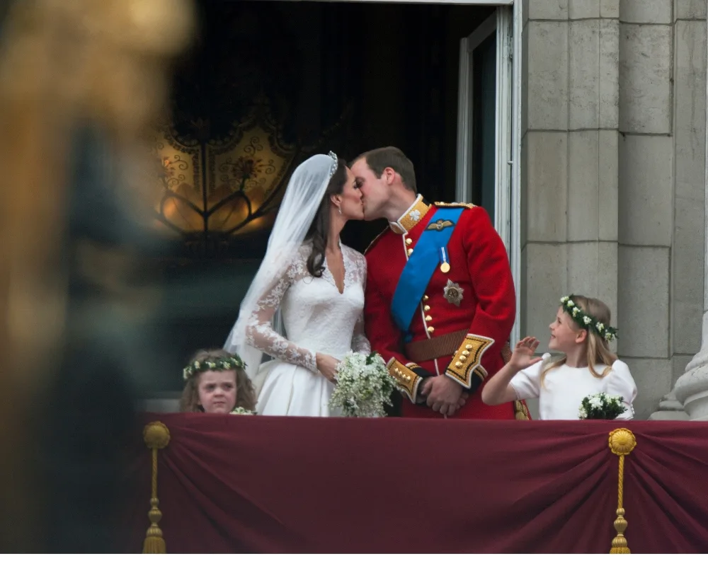 William Kate balcony kiss