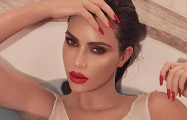Everyone is obsessed with this bikini photo of Kim Kardashian