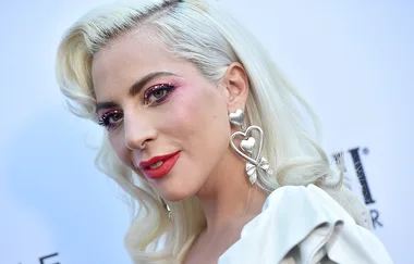 BREAKING: footage emerges of Lady Gaga kissing a married man
