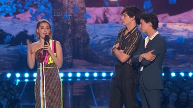 WATCH: Kiernan Shipka reveals Ross Lynch is a better kisser than Gavin Leatherwood