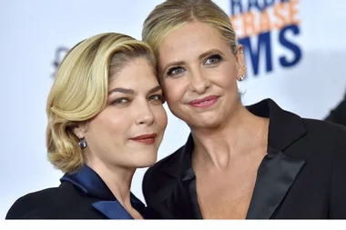 Sarah Michelle shares kiss with Selma Blair for her birthday