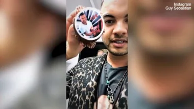 Guy Sebastian and his The Voice contestant enjoy cupcakes backstage