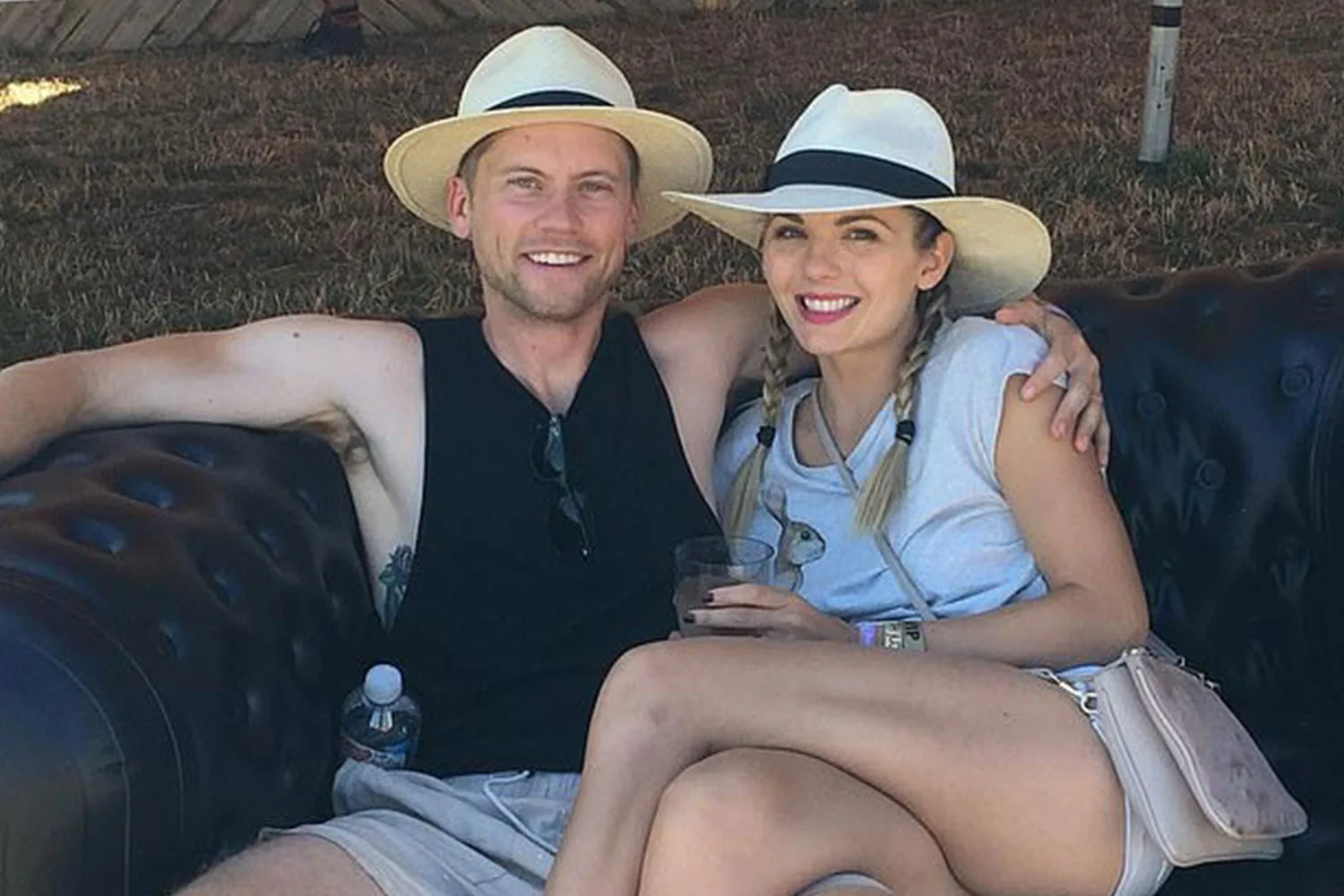 Neighbours star Tim Phillipps is expecting his first child with wife Jessica