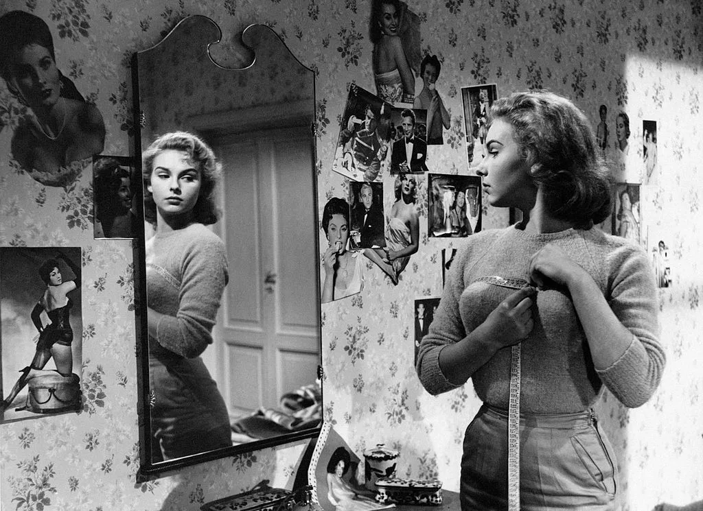 Anna Panciani in the film, Piccola posta