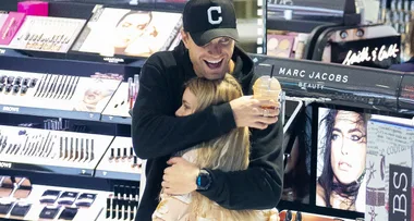 SPOILER: Bachelor contestant kisses man who is NOT Matt Agnew