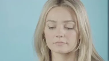 WHO shows you how to get Ariana Grande’s cat eye