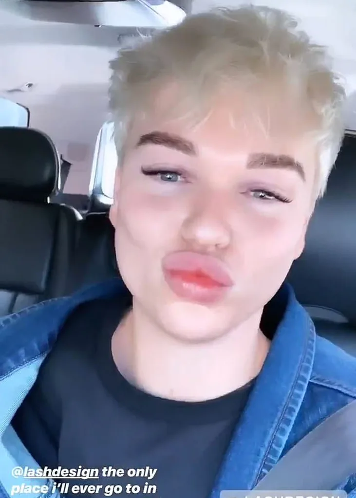 Jack Vidgen, eyelashes