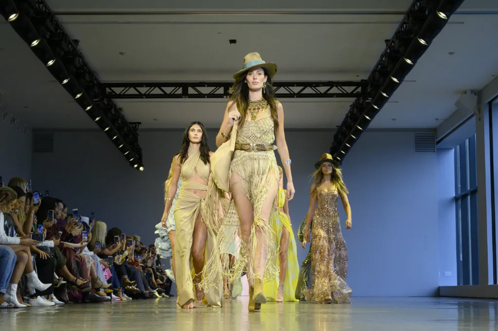 Nicole Trunfino walks runway while four months pregnant
