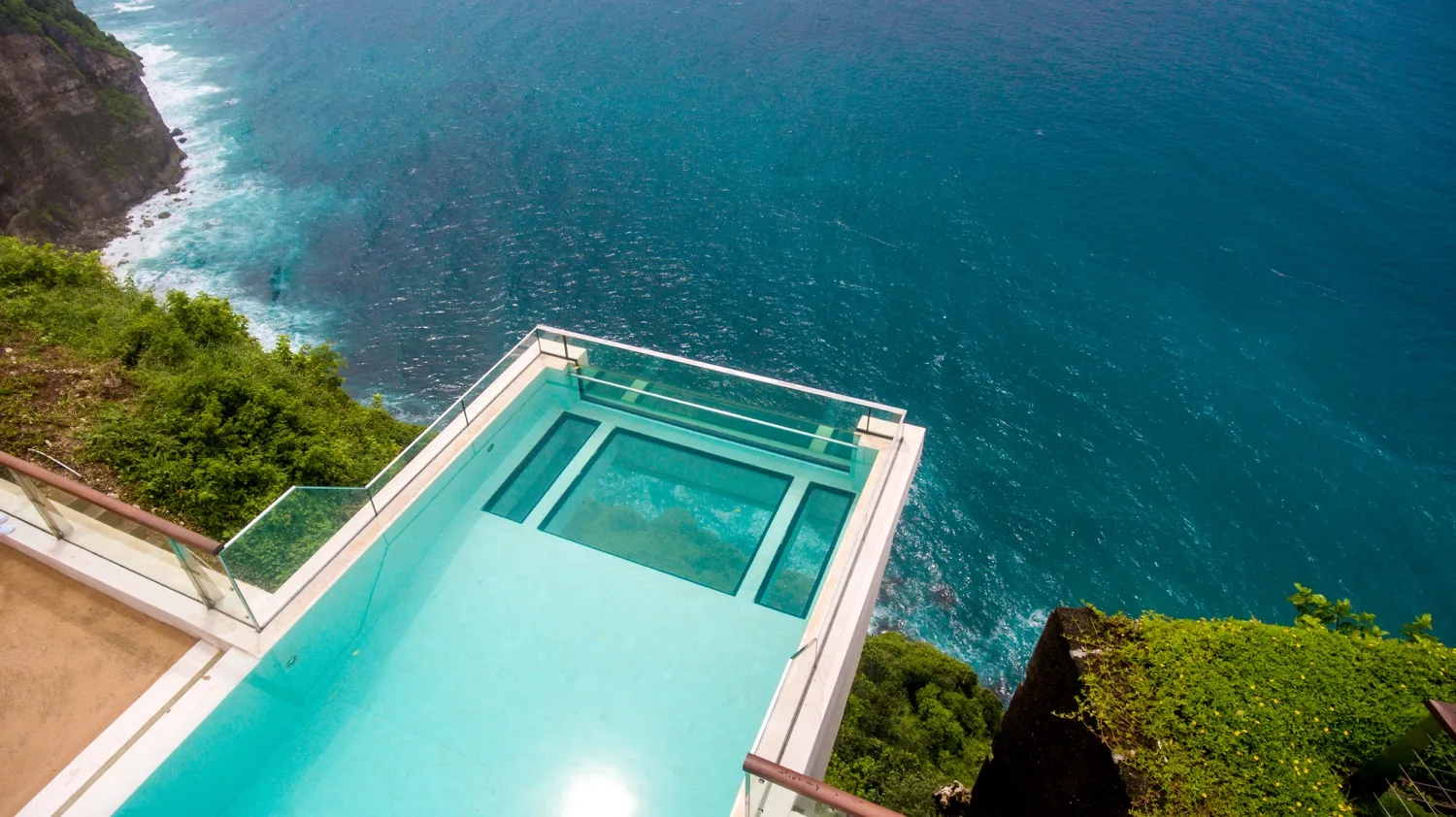 Awe-inspiring hotel pools