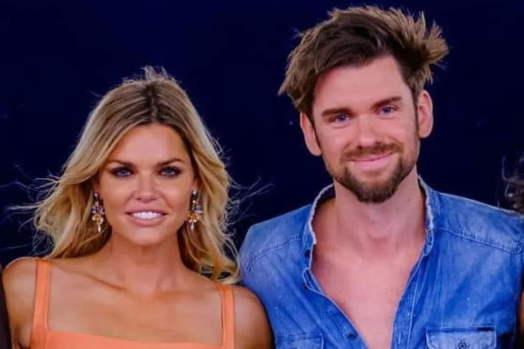 sophiemonkandloveisland'svoiceoverguy