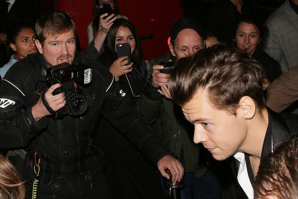 Harry Styles spotted by papparazi in South Kensington in 2016