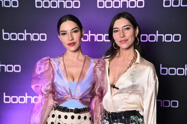 The Veronicas slam Qantas for kicking them off plane