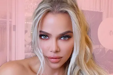 Khloe Kardashian disables comments after photoshopping her selfie