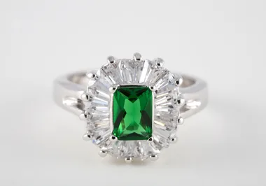 Amazing Emerald Engagement Rings You’ll Love