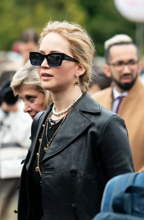 Jennifer Lawrence weds art dealer beau