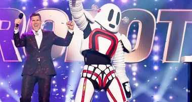 Cody Simpson, aka the Robot, wins The Masked Singer
