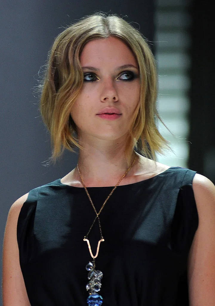 Scarlett Johansson pictured with a bob haircut at the 'Mango Fashion Awards'