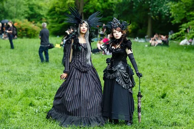 How To Dress Like A Goth: 10 Ways To Nail Gothic Fashion