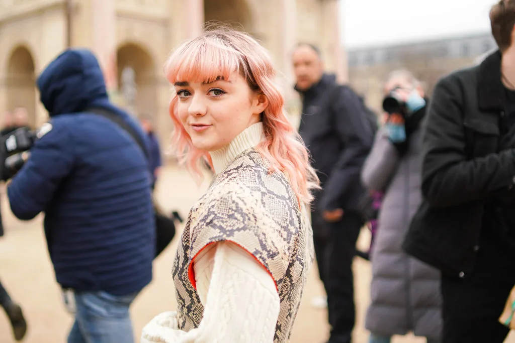Maisie Williams at the Paris Fashion Week with pink hair