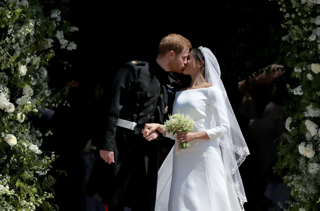 Prince Harry and Meghan Markle kissing outside of St George's Chapel