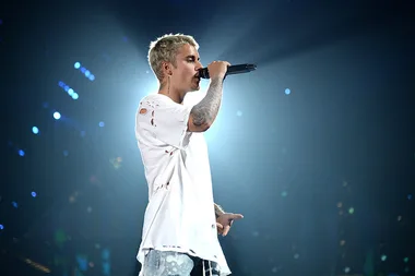 Justin Bieber’s Mum Broke Her Foot on the First Day of Their Tropical Vacation