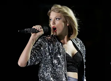 Taylor Swift accuses Scooter Braun of tyrannical control