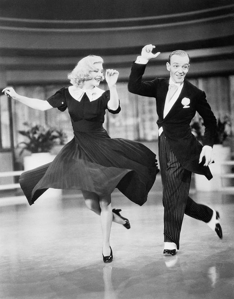 Black and white portrait of Fred Astaire and Ginger Rogers dancing