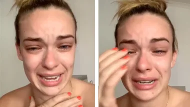 Abbie Chatfield breaks down on instagram