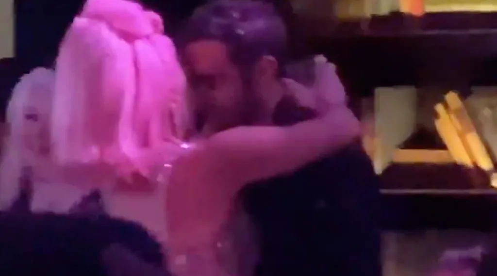 Gaga NYE kiss 2