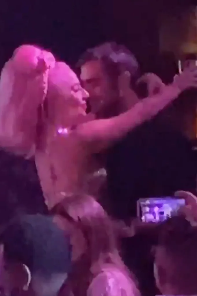 Lady Gaga NYE kiss