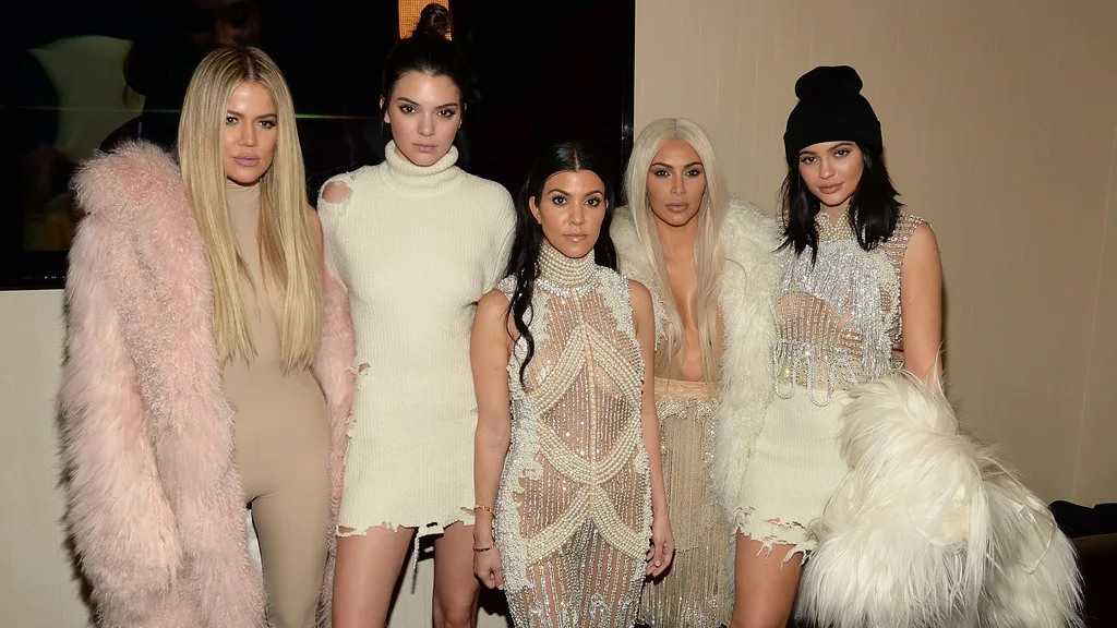 Kendall Jenner basically confirms Kourtney Kardashian is leaving KUWTK