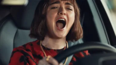 Maisie Williams singing ‘let it go’