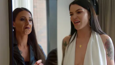 Amanda refuses to walk into dinner party with Tash