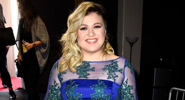 Kelly Clarkson makes a surprising confession about her sexuality