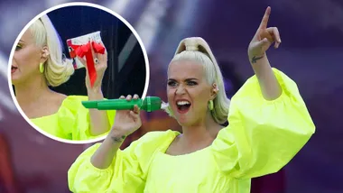 Kate Perry gifted toilet paper at bushfire relief concert